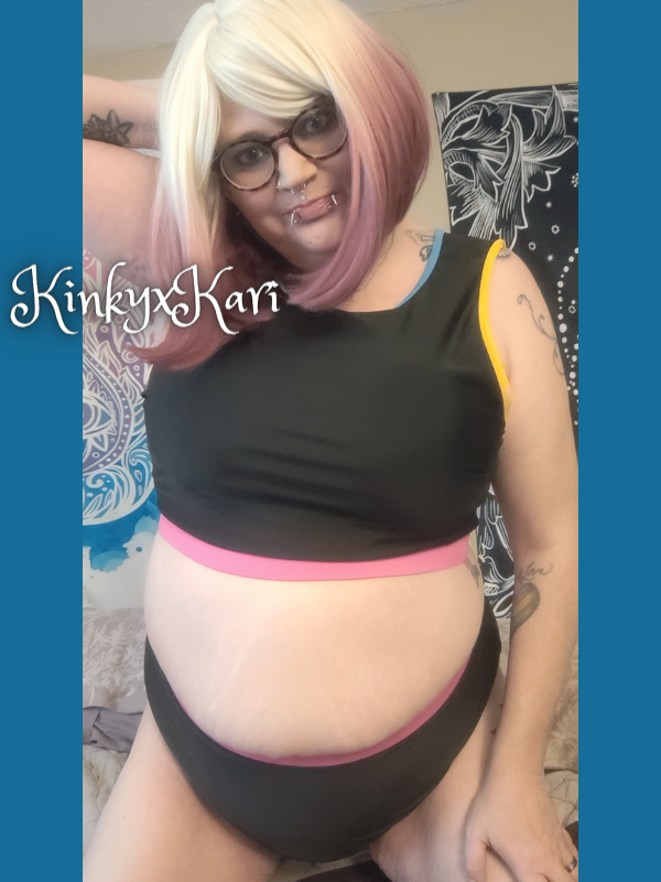 Cam model KinkyxKari KariGrant showing off her sexy belly in a sports bra and panties.